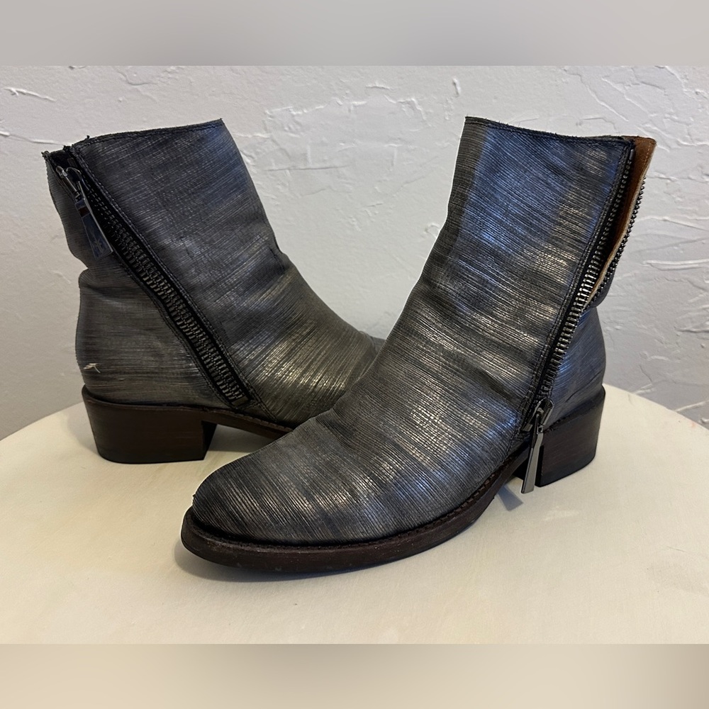 Stylish Silver Frye Ankle Boots - Size 7